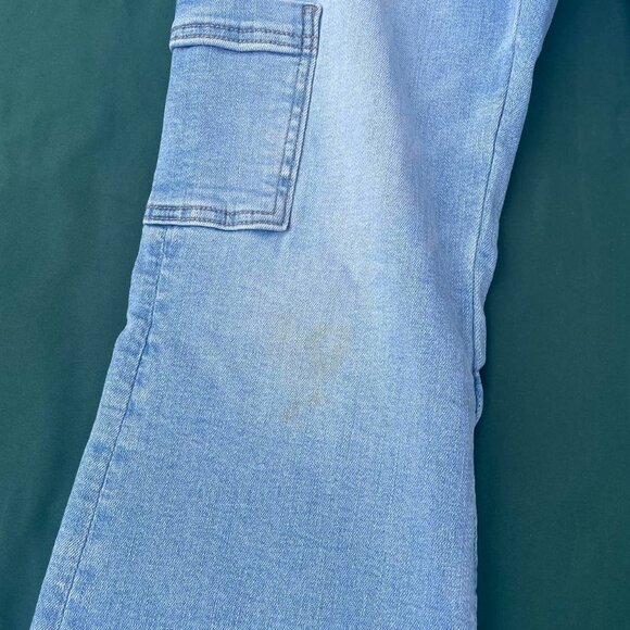 American Eagle cargo style Blue jeans Boot Cut/flare short/cropped - Picture 3 of 8